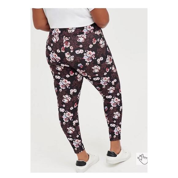 Torrid Black&Pink Floral Skull Luxe Ponte Pixie Pants Sz.3 NWT - Picture 3 of 9